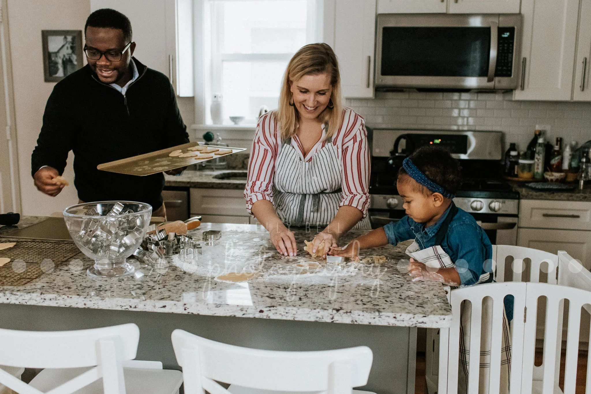 candid family holiday photography session