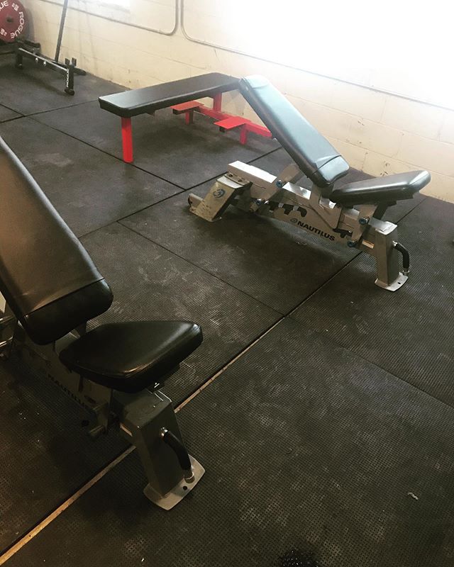 New additions to the gym! Two new heavy duty utility incline benches and a new Magnum plate loaded lat pulldown!

#midwestpowergym #midwestpowerlifting #powerlifting #squat #bench #deadlift #powerlifter #powerlifts #benching #utilitybench #milwaukee 