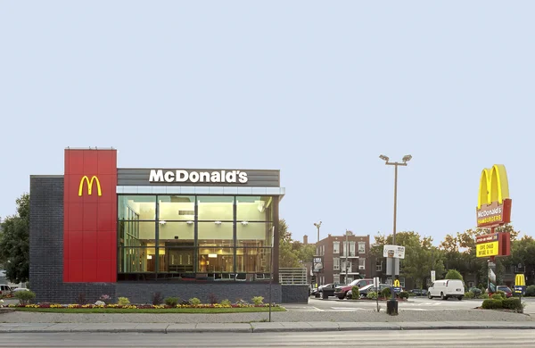 McDonald Saint-Laurent Montréal