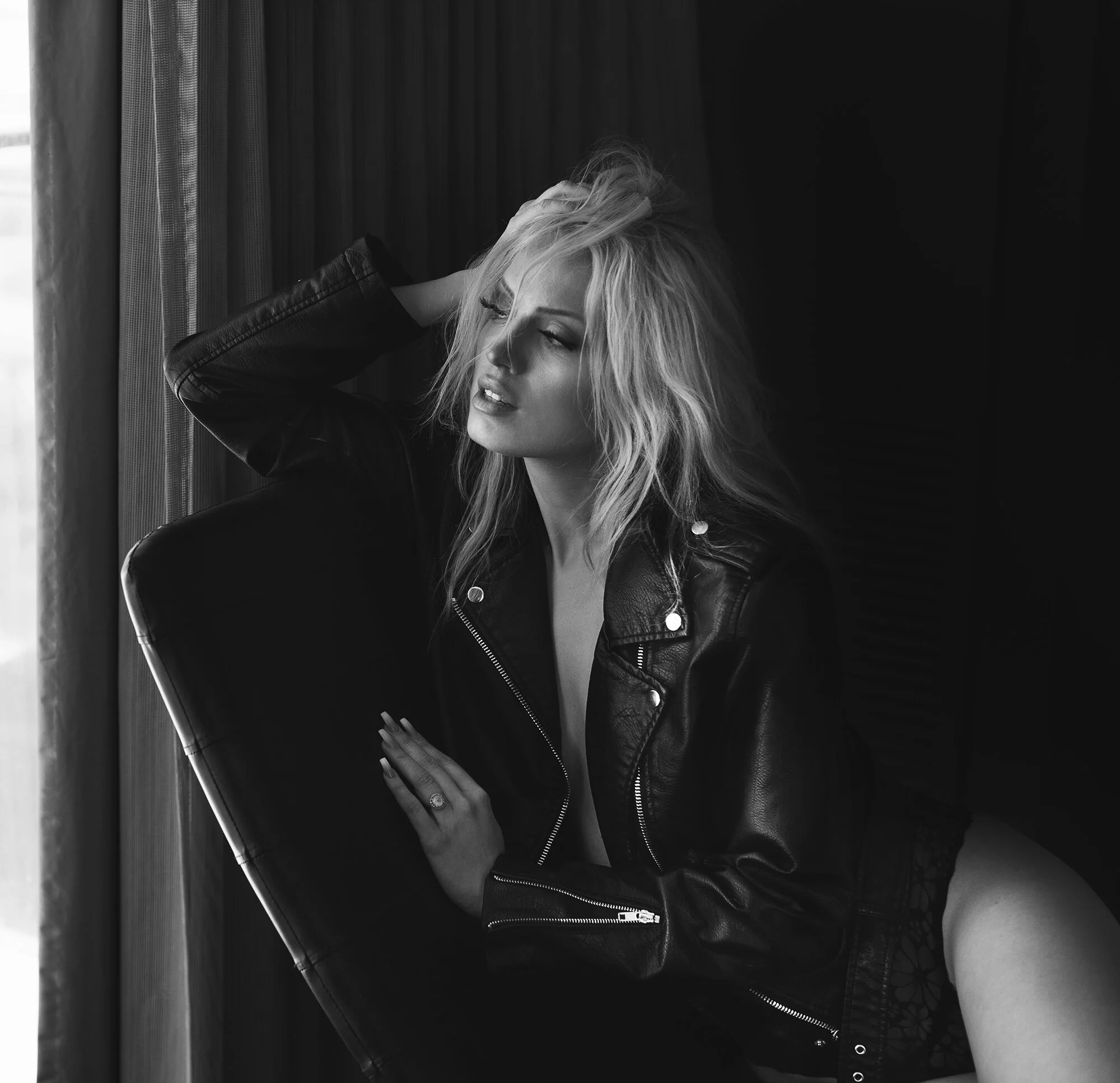 leather_boudoir_bloonde.jpg