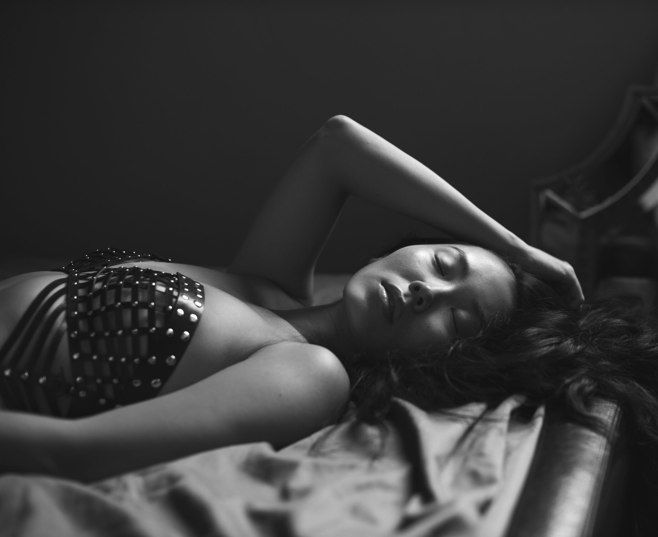 blackandwhite-classic-boudoir-st-louis.jpeg