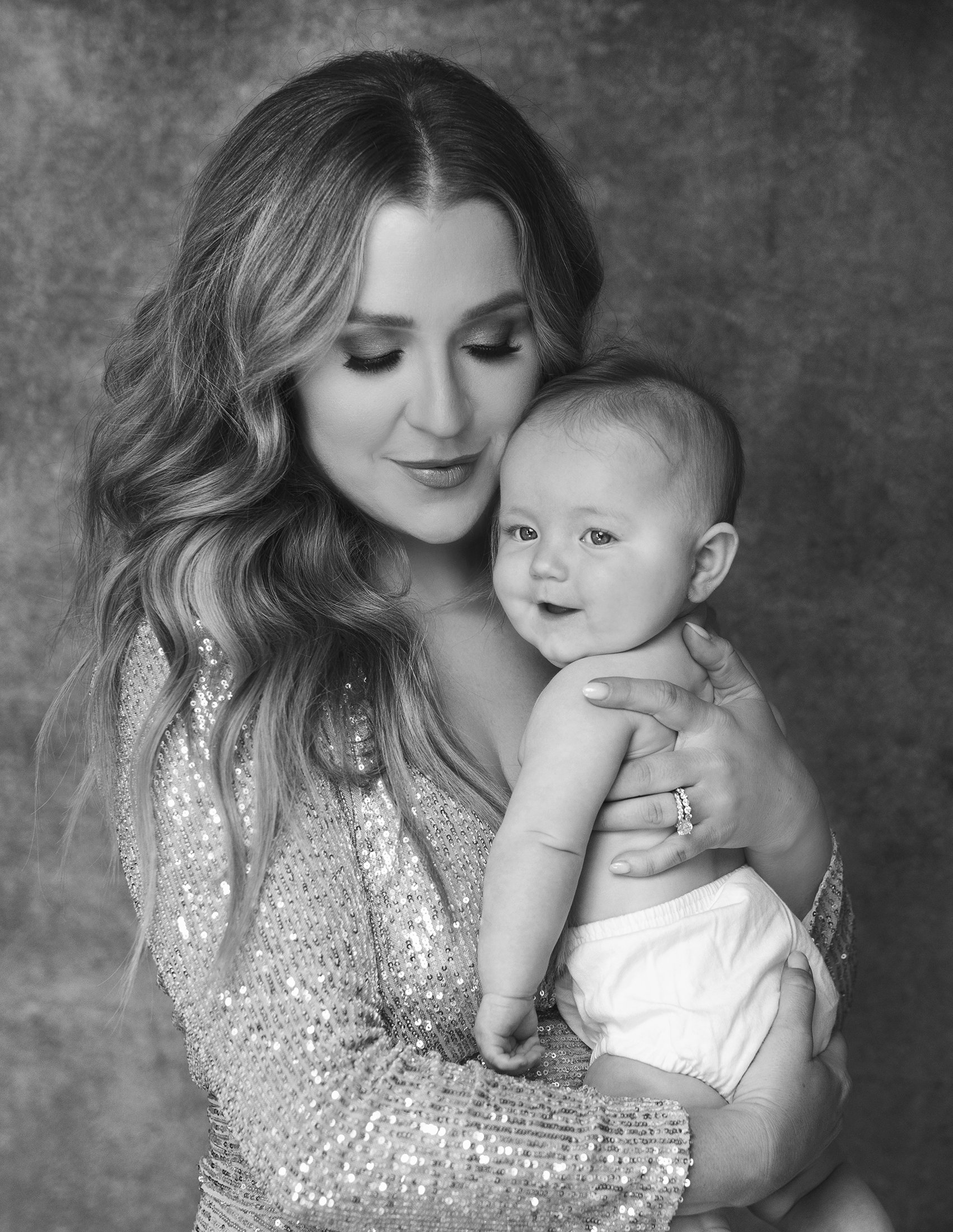 classic elegant photoshoot glam motherhood photographer stl