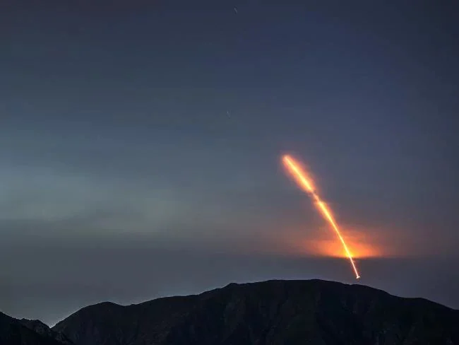 The Mars Insight probe launches from Vandenberg air force Base, as seen from the San Gabriel Mountains more than 160 kilometres away. Picture: AFP Source:AFP