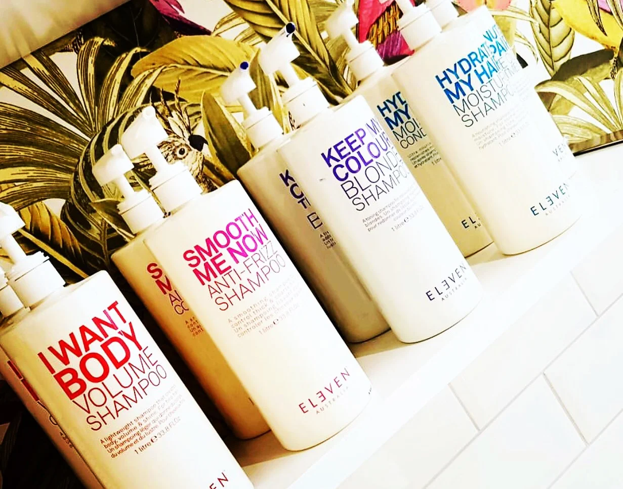 Eleven in salon 4.JPG