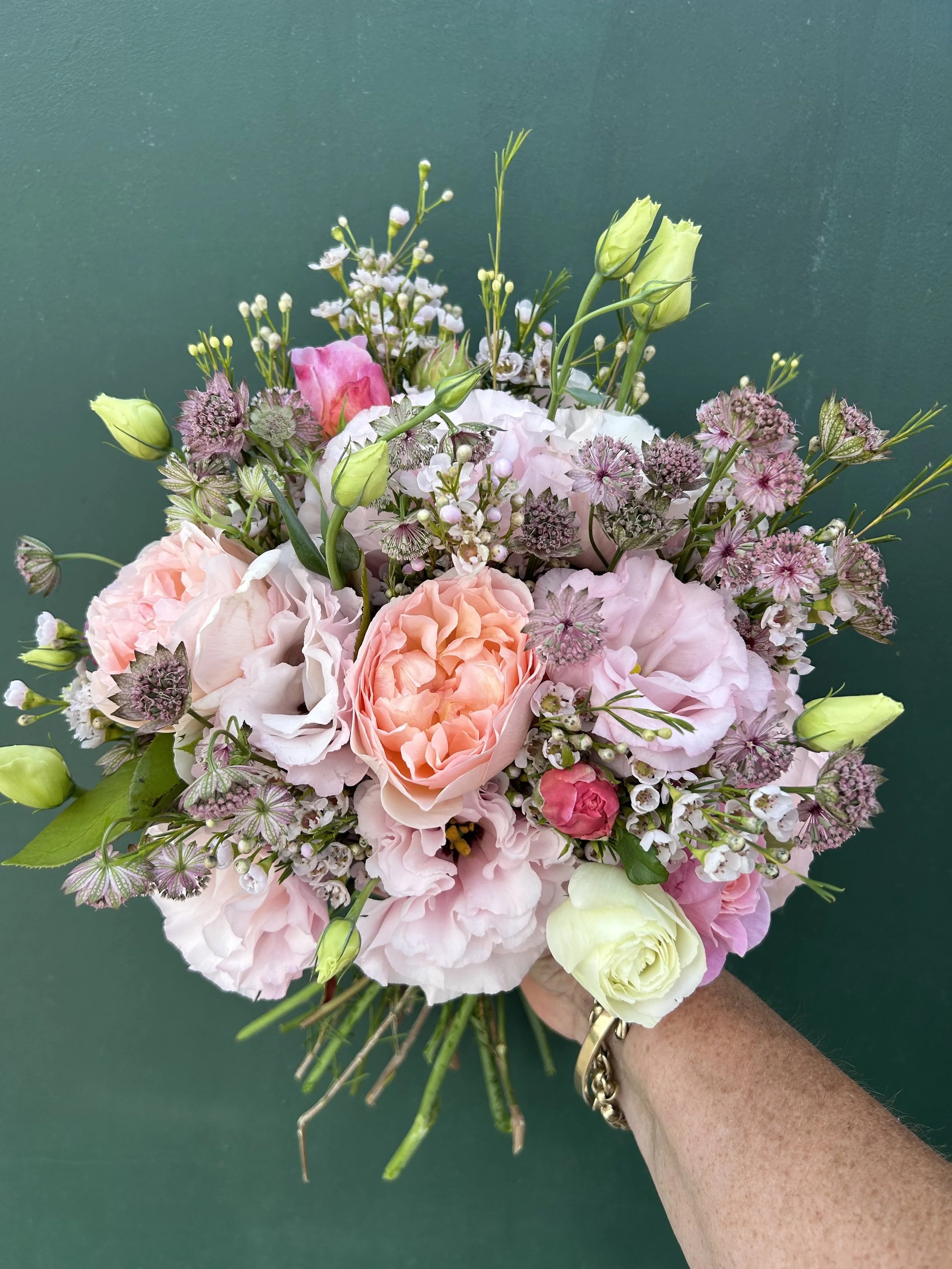 Just Got Engaged? What to Think About First When Planning Your Wedding Flowers
