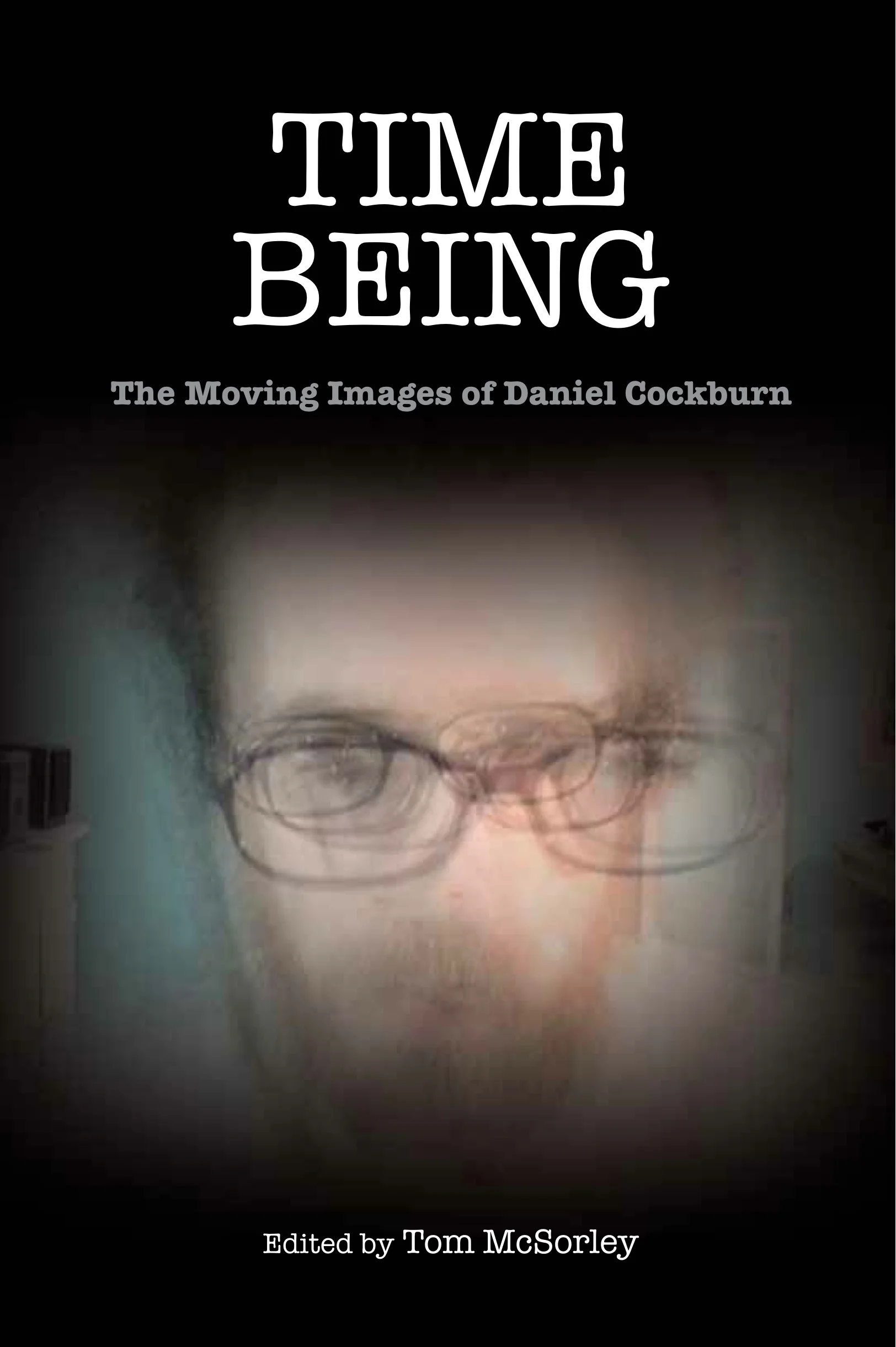 Montage par Tom McSorley. Publié par l’Institut canadien du film, 2013. Collaborateurs : Scott Birdwise, Marc Glassman, Mike Hoolboom, Tom McSorley, Jessica Mulvogue, Christopher Rohde, Jerrett Zaroski Intellectuellement fébriles, philosophiquement fertiles, et formellement agiles, les œuvres de Daniel Cockburn sont propulsées par cette grande préoccupation cinématique canadienne pour l’incertitude ontologique et épistémologique. Parfois essayistes, diaristiques, satiriques, poétiques, dramatiques et comiques, les explorations de Cockburn se tiraillent avec le sort de notre existence dans le temps.