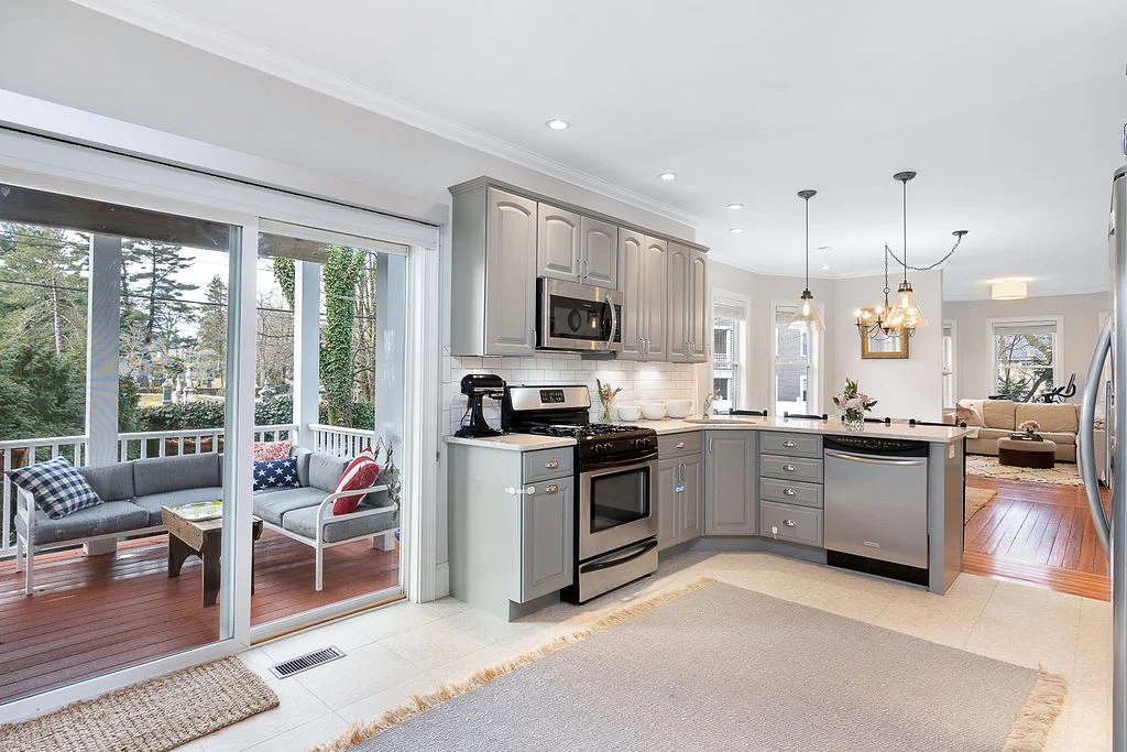 1KITCHEN_DINING(2of3).jpg