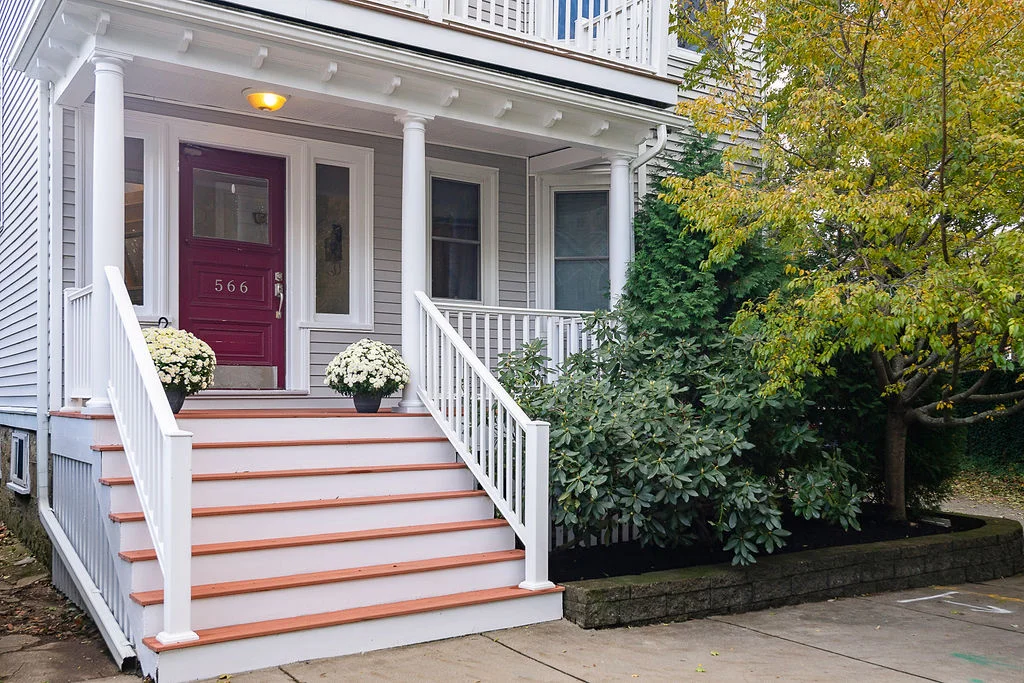 EXTERIOR(1of3).jpg