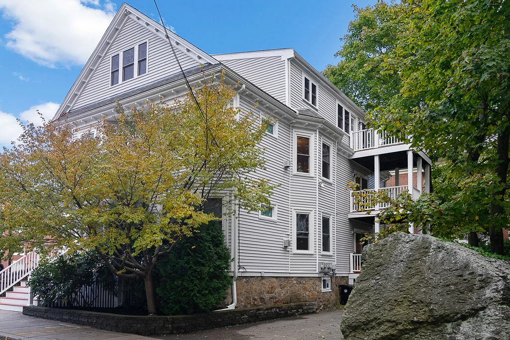 EXTERIOR(2of3).jpg