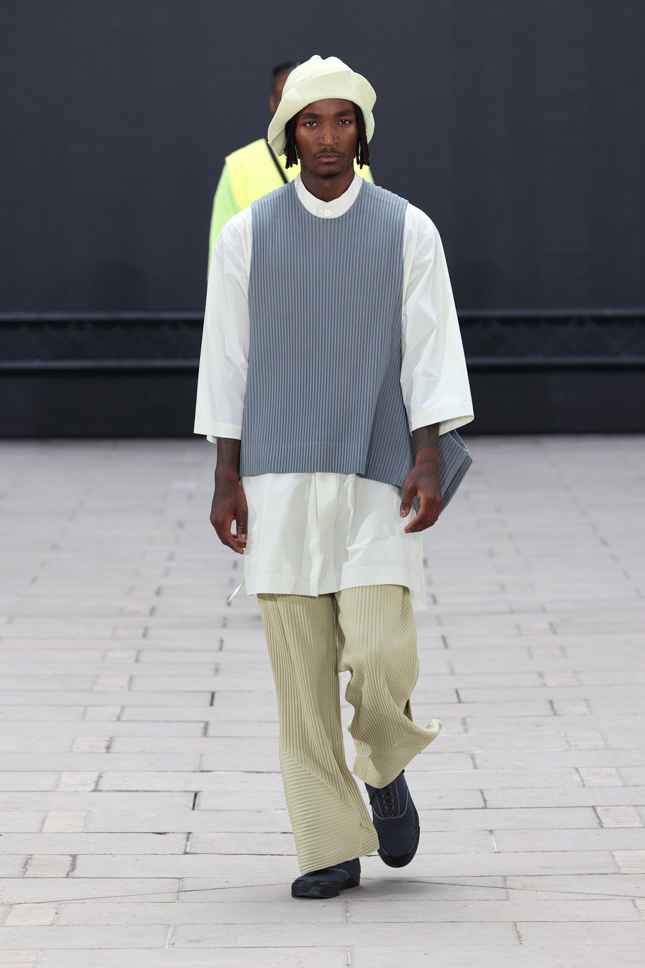 Review: Homme Plissé Issey Miyake Spring/Summer 2023 Collection — KOLOR ...