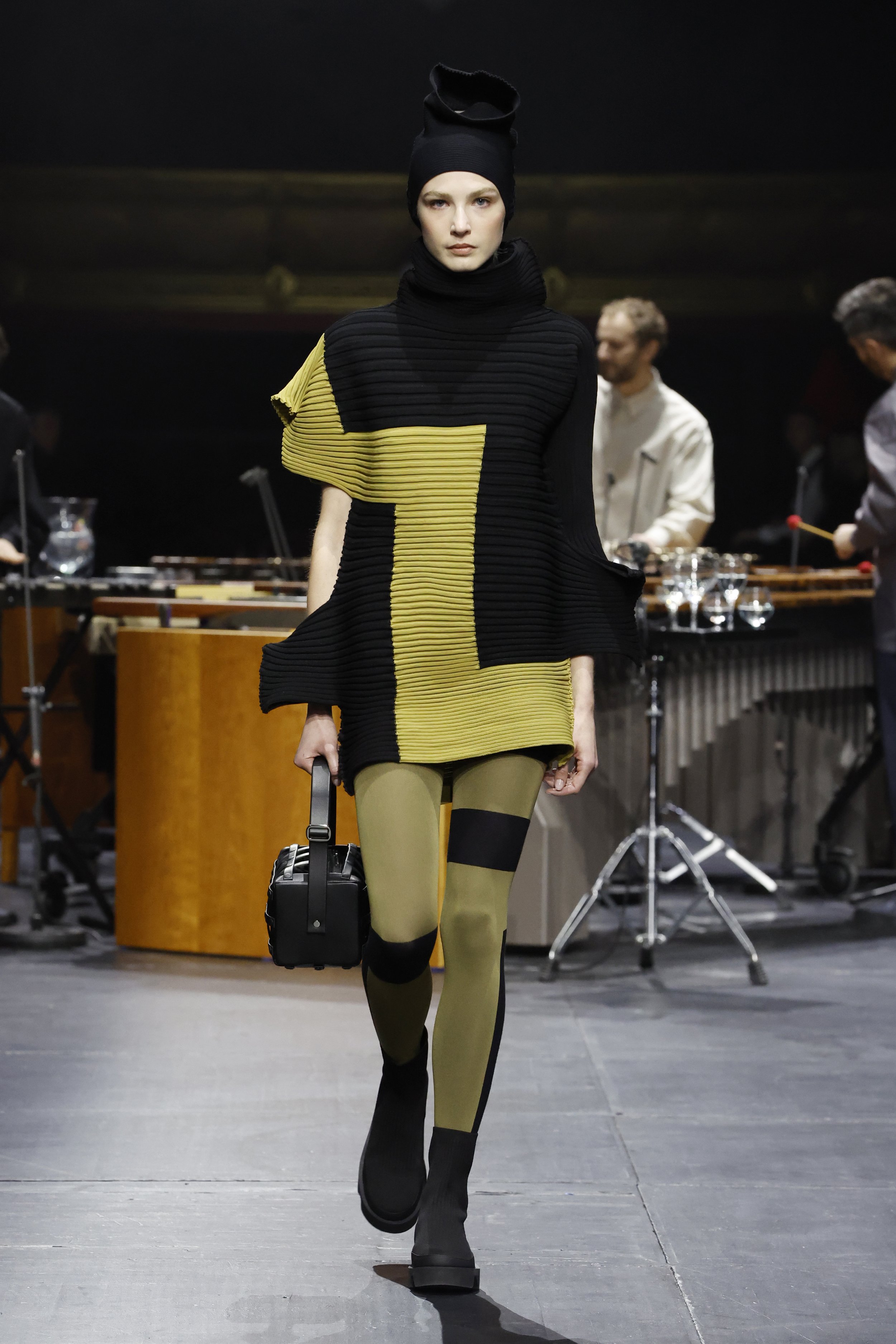 KOLOR MAGAZINE ISSEY MIYAKE_AW23_LOOK36.jpg