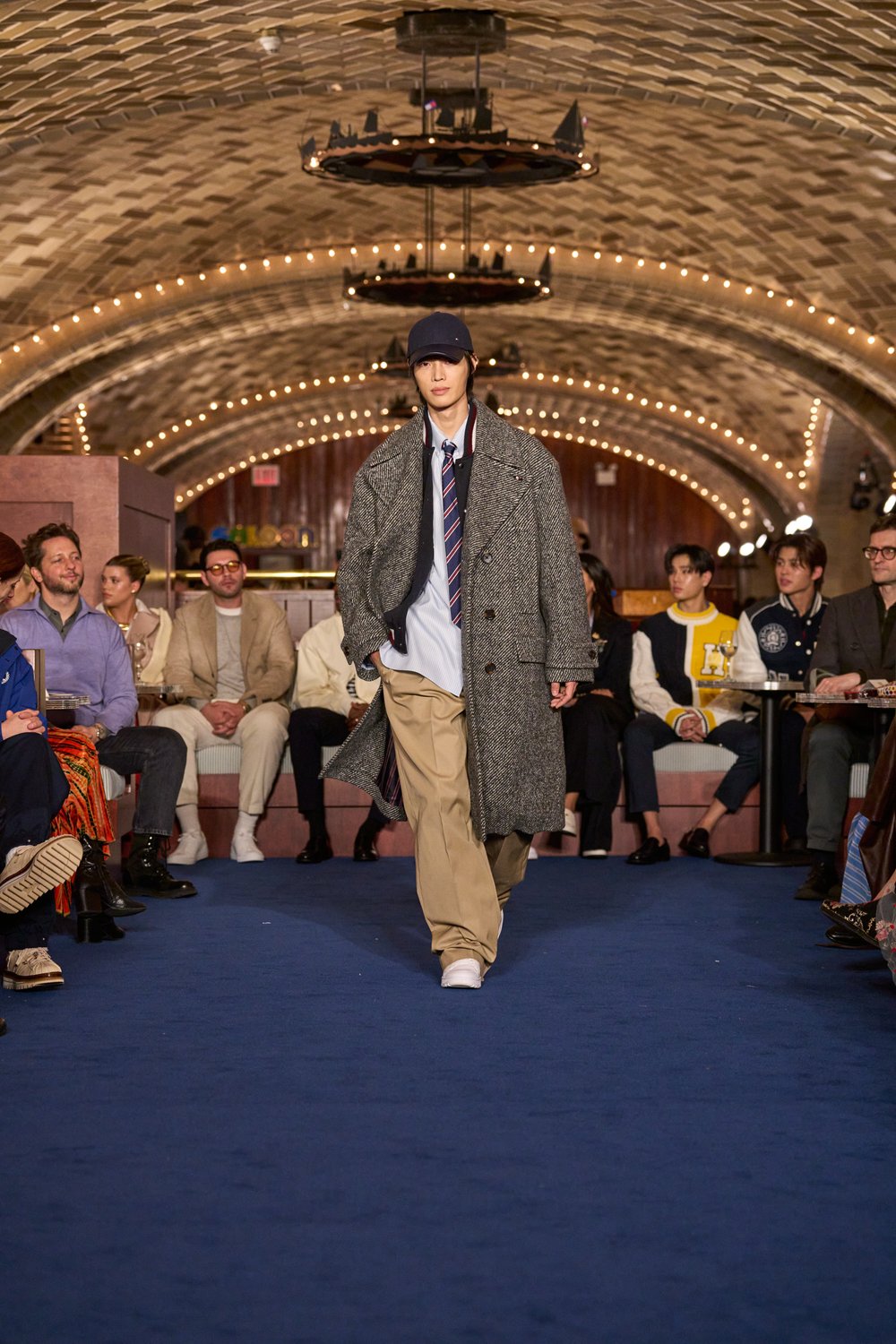 Kolor Magazine Tommy Hilfiger    FW24_NYFW_RUNWAYFULLLOOK_P6_009.jpg