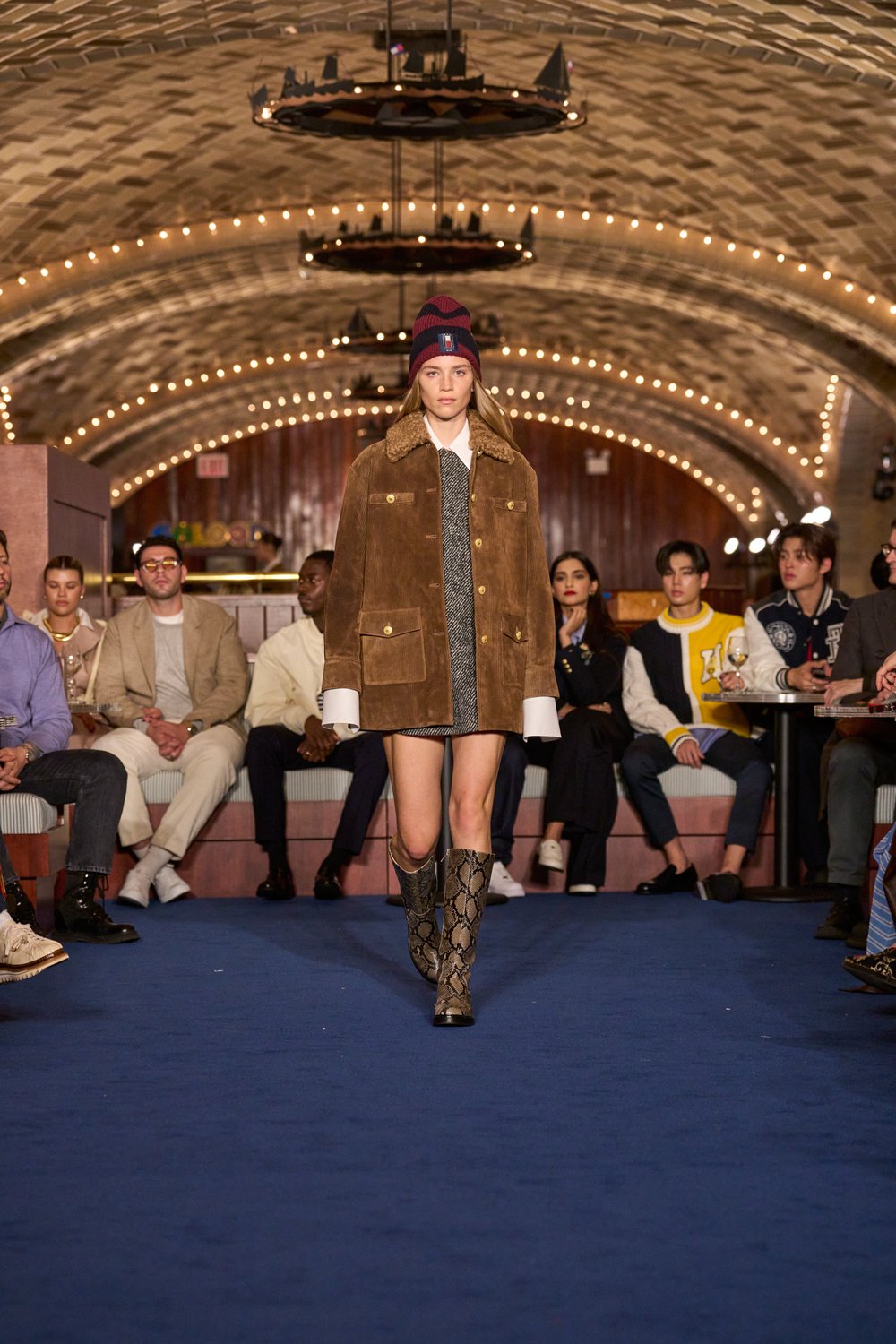 Kolor Magazine Tommy Hilfiger    FW24_NYFW_RUNWAYFULLLOOK_P6_040.jpg