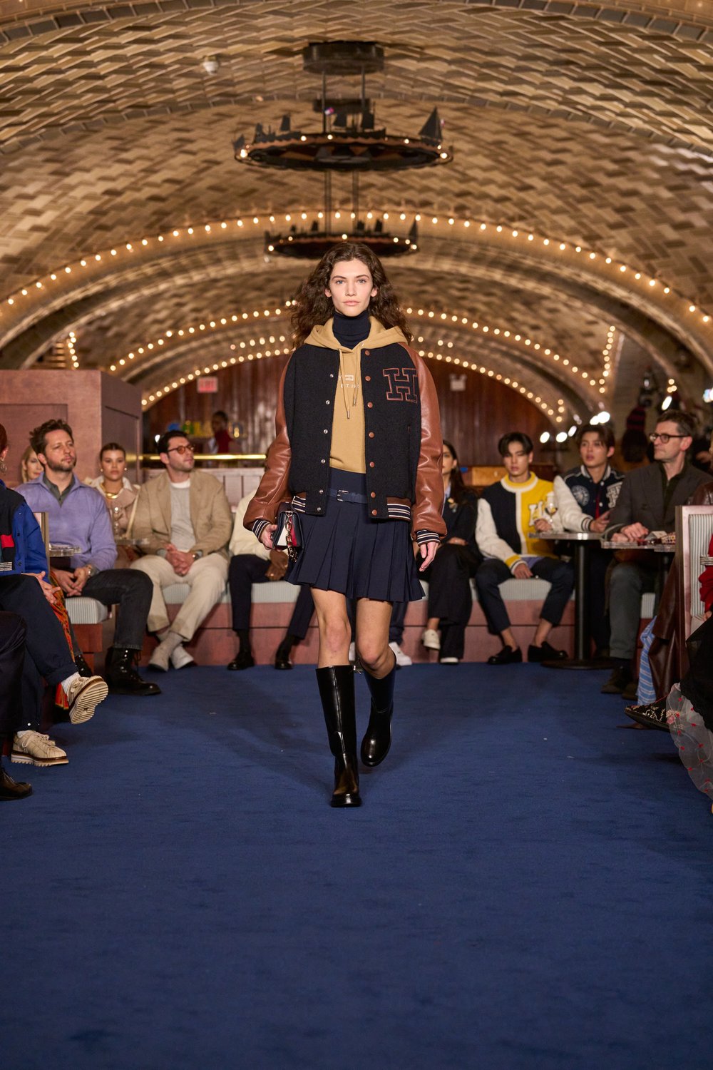 Kolor Magazine Tommy Hilfiger    FW24_NYFW_RUNWAYFULLLOOK_P6_047.jpg