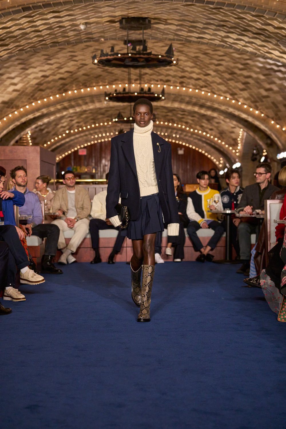 Kolor Magazine Tommy Hilfiger    FW24_NYFW_RUNWAYFULLLOOK_P6_056.jpg