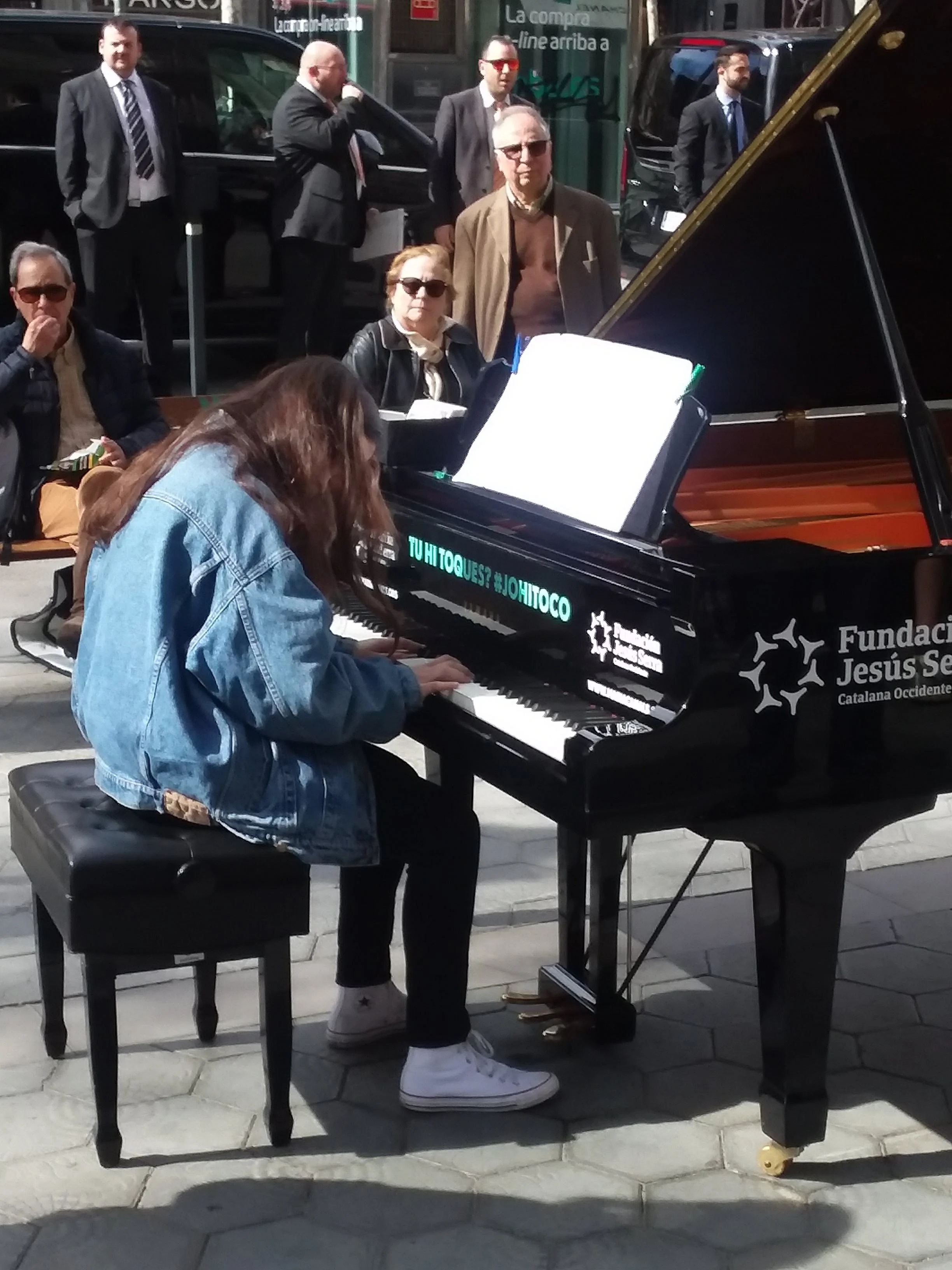 Piano man outside Hotel Majestic