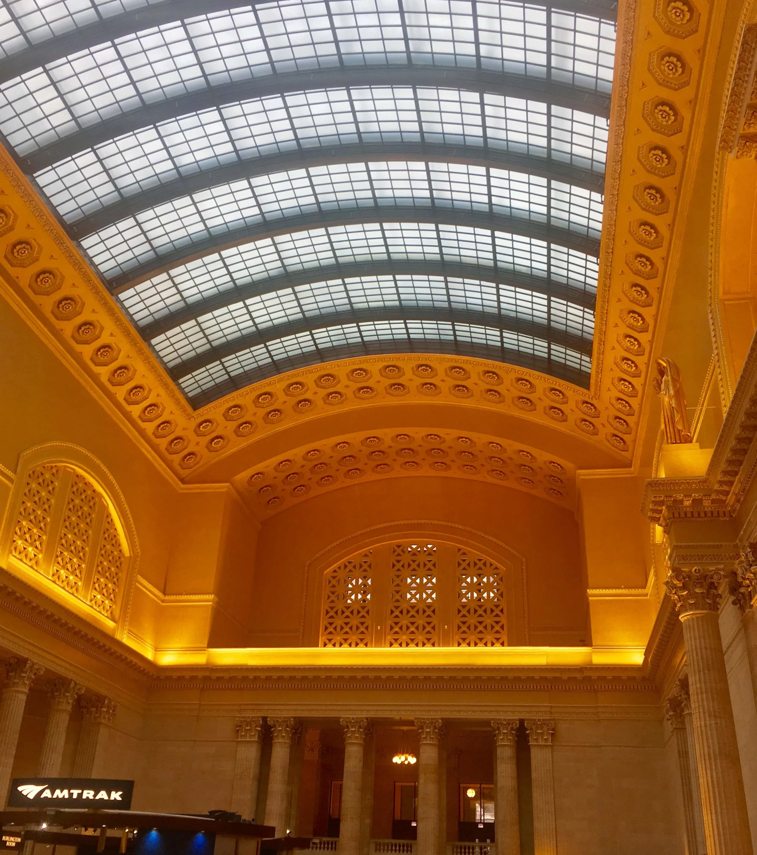 Arriving to the regal splendor of Chicago's Union Station. 