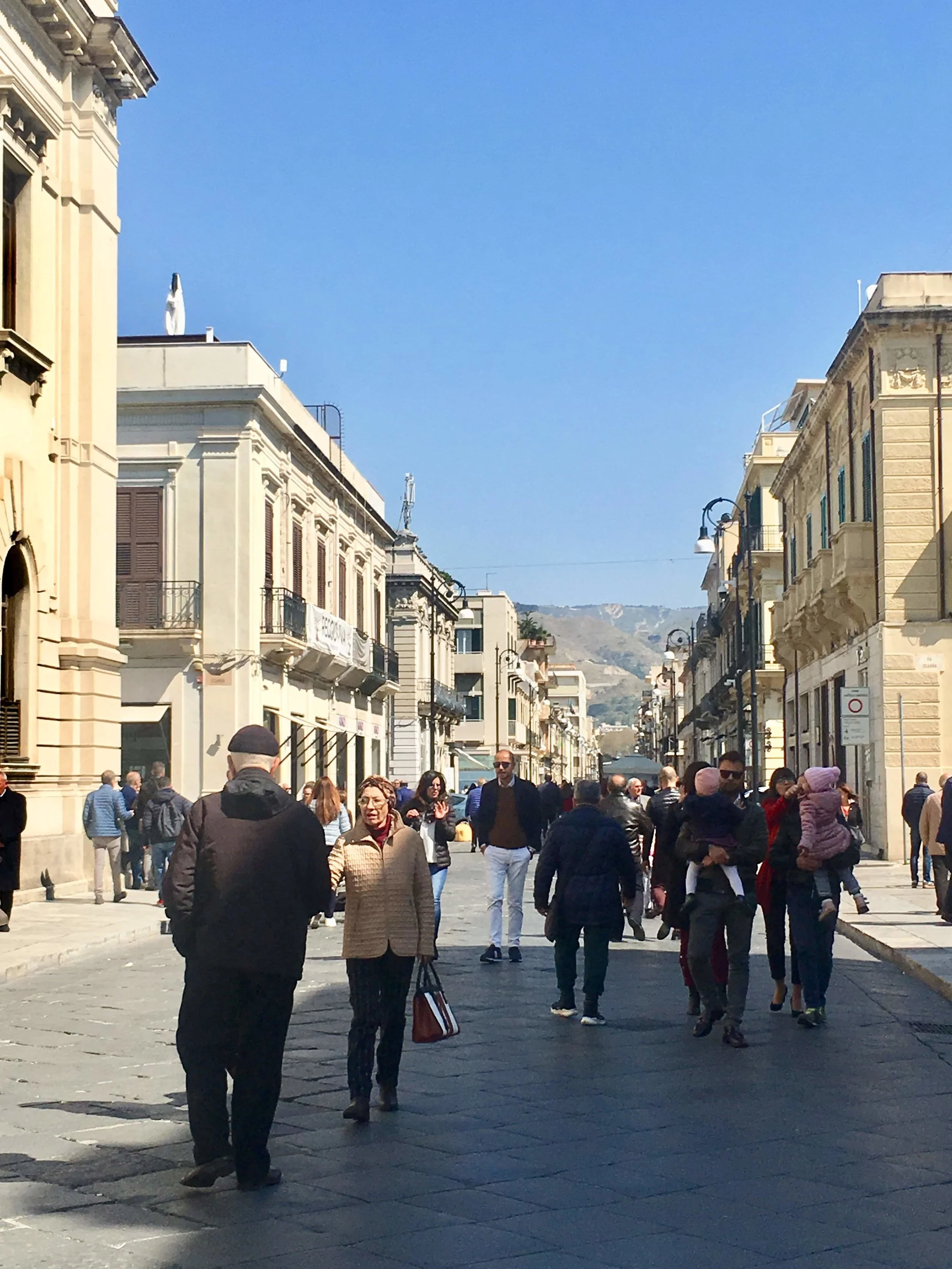 A traditional Sunday passeggiare in Reggio Calabria
