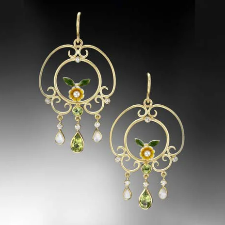 18k yellow gold, fine silver, vitreous enamel, diamonds (0.03 ct. each), peridot, mother of pearl, fresh water pearl.