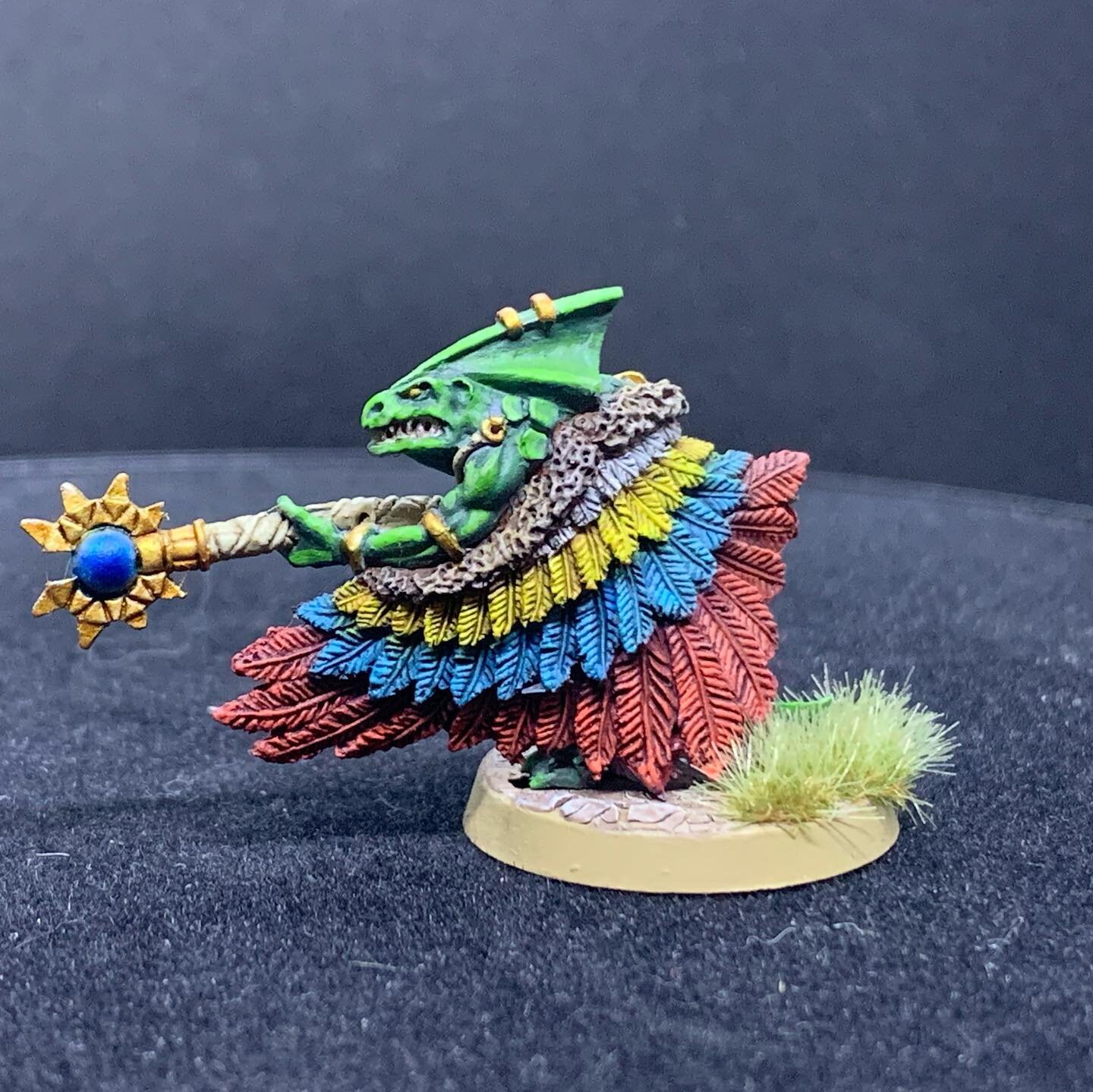 This is Gizzard the Lizard Wizard. I played him in a level 20 one shot and cast feeble mind on the BBEG! 
Fine cast warhammer minis are a challenge and I did snap his staff when I was putting him together 😤

#paintingwarhammer #lizardman #wizard #dn