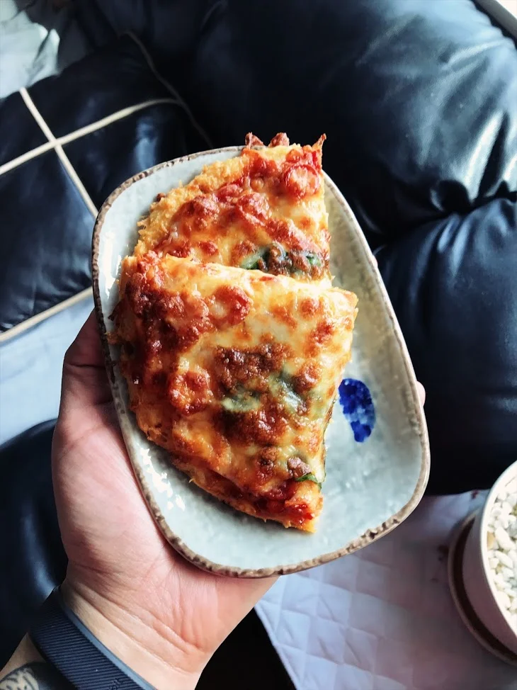 You can add whatever toppings you like on the dough!
