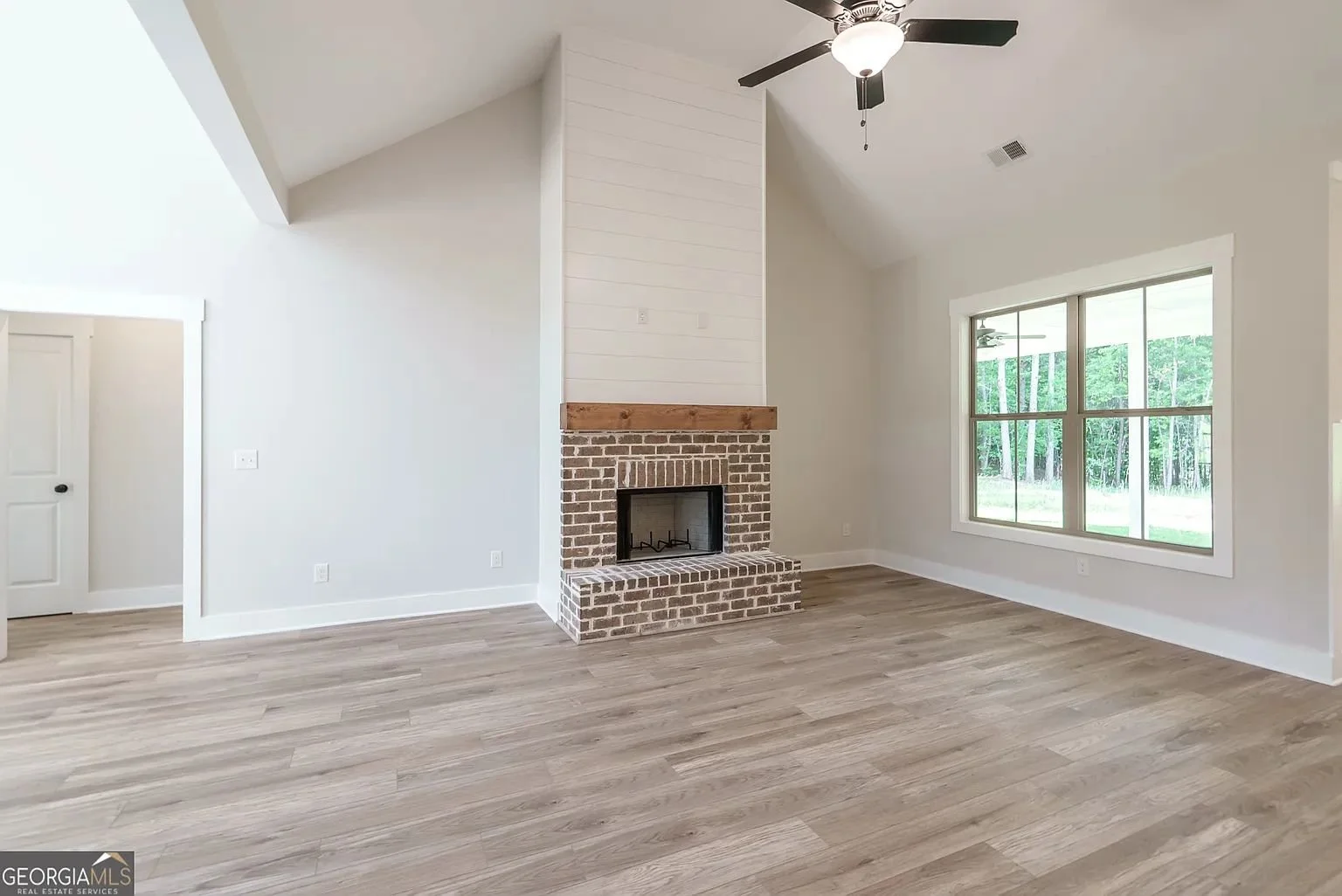 304 Woodfin Way 08.jpg