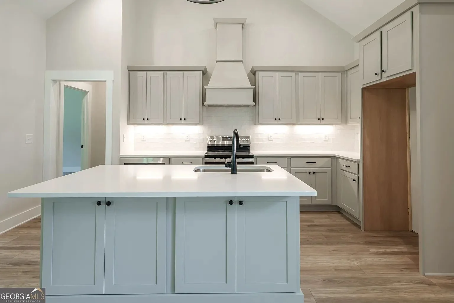 304 Woodfin Way 10.jpg