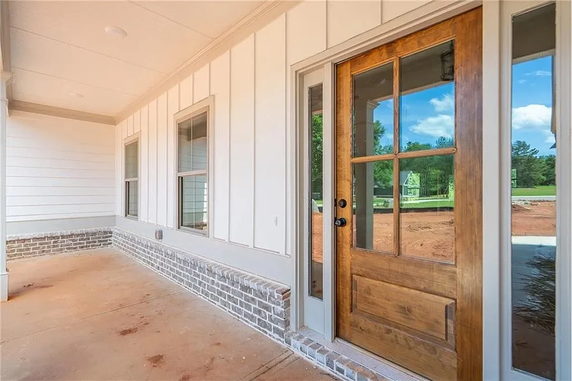 347 Woodfin Way 04.jpg