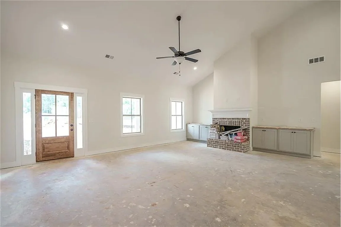 347 Woodfin Way 05.jpg