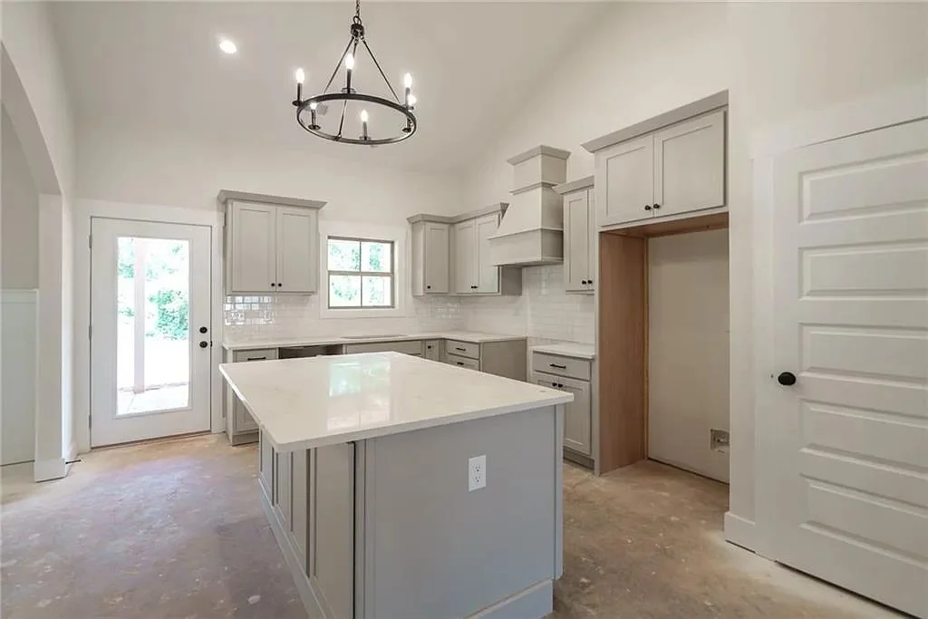 347 Woodfin Way 06.jpg