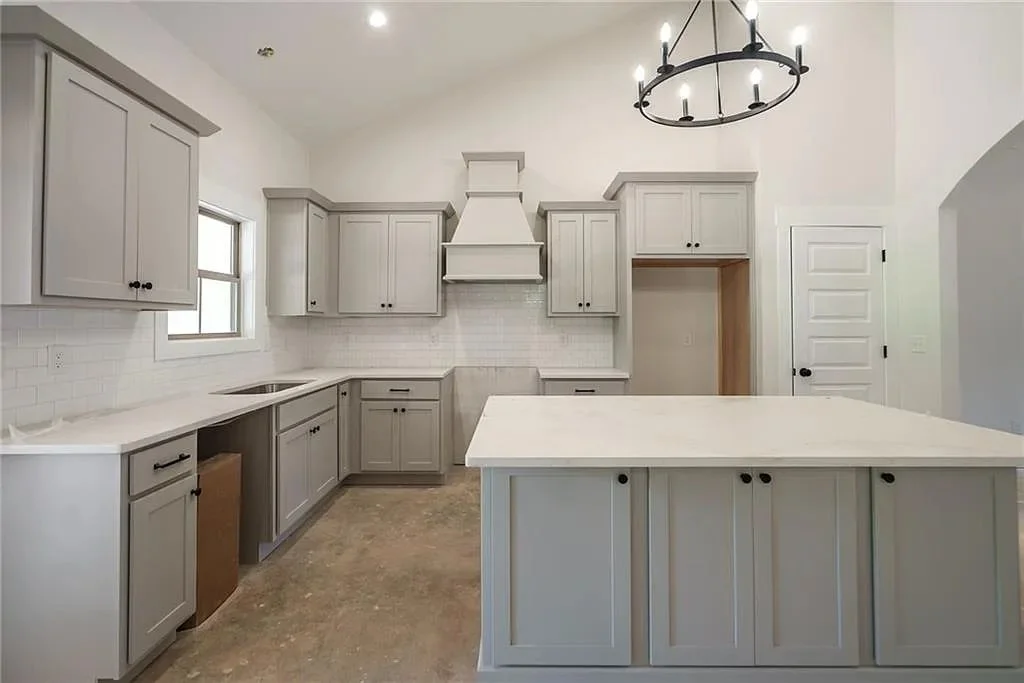 347 Woodfin Way 07.jpg