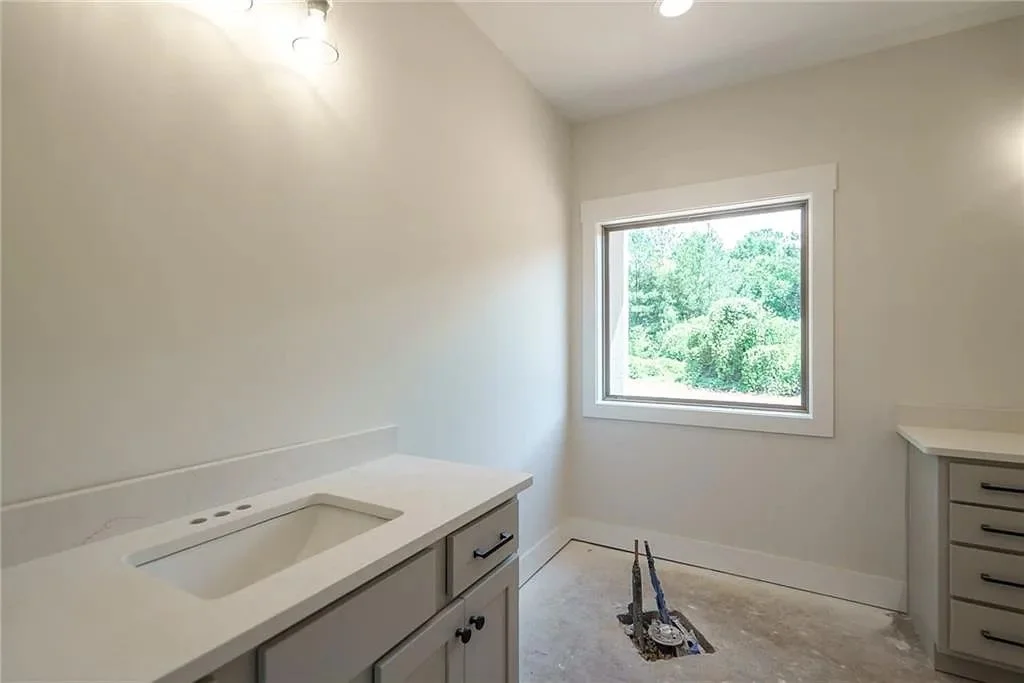 347 Woodfin Way 10.jpg