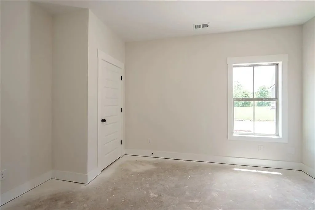 347 Woodfin Way 12.jpg