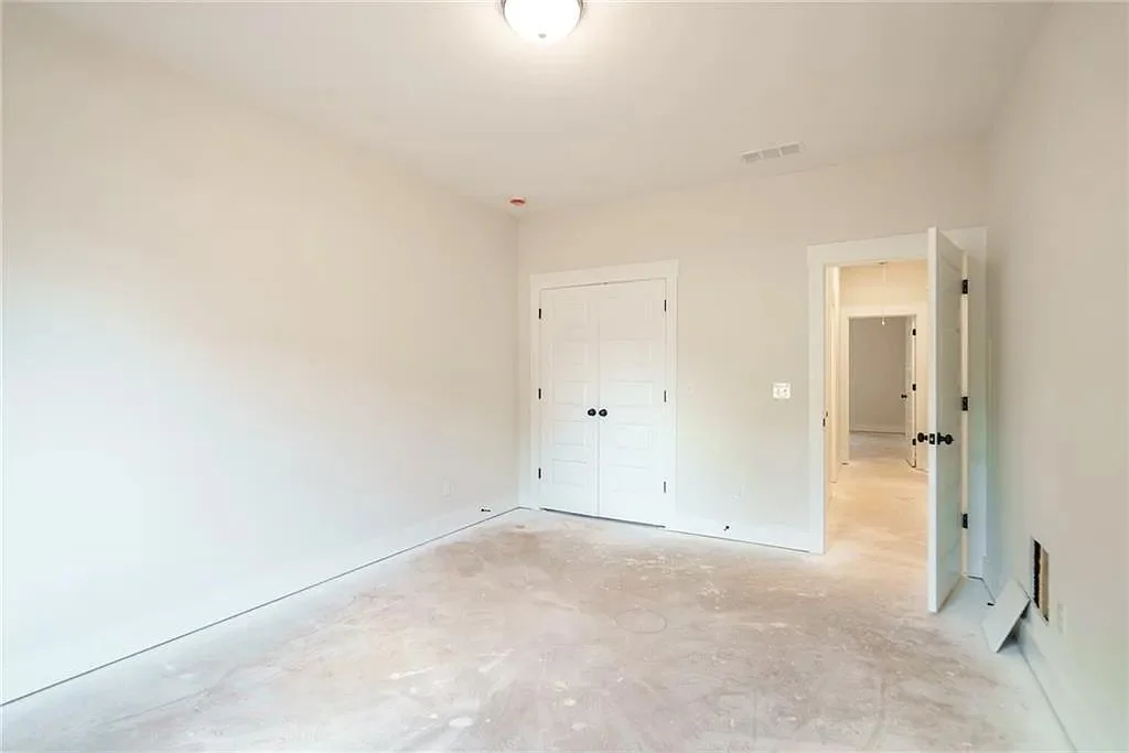 347 Woodfin Way 15.jpg