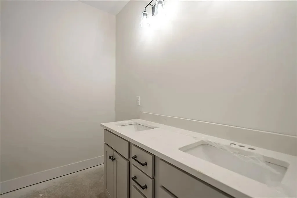 347 Woodfin Way 16.jpg