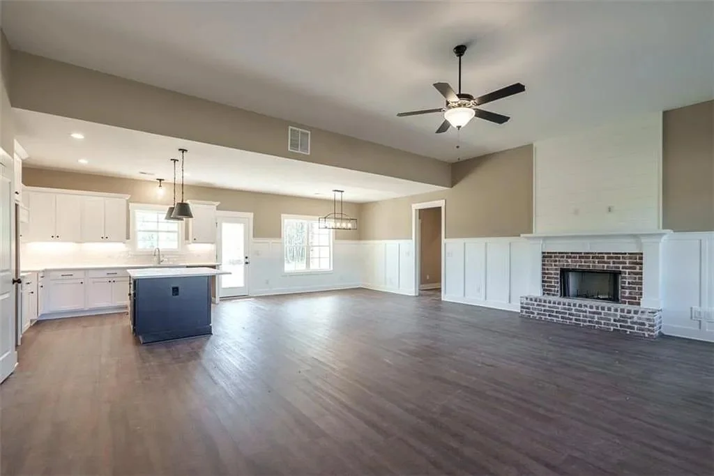 218 Woodfin Way 02.jpg