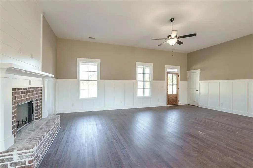 218 Woodfin Way 03.jpg