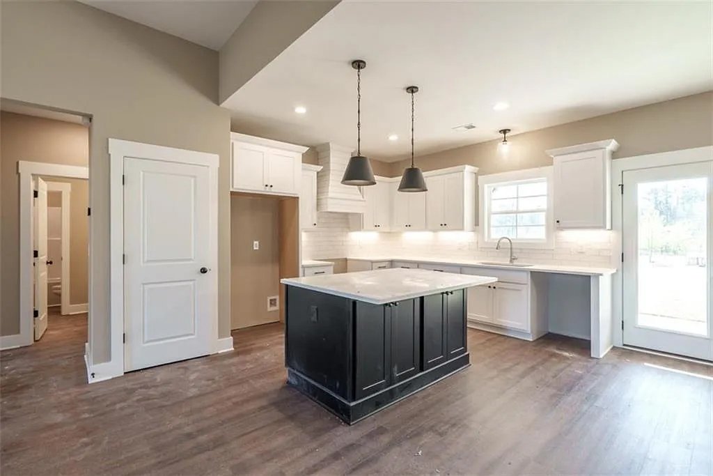 218 Woodfin Way 04.jpg