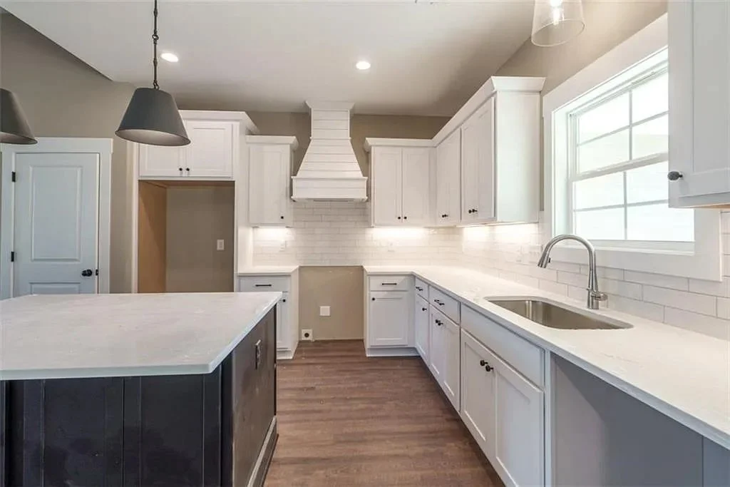 218 Woodfin Way 05.jpg