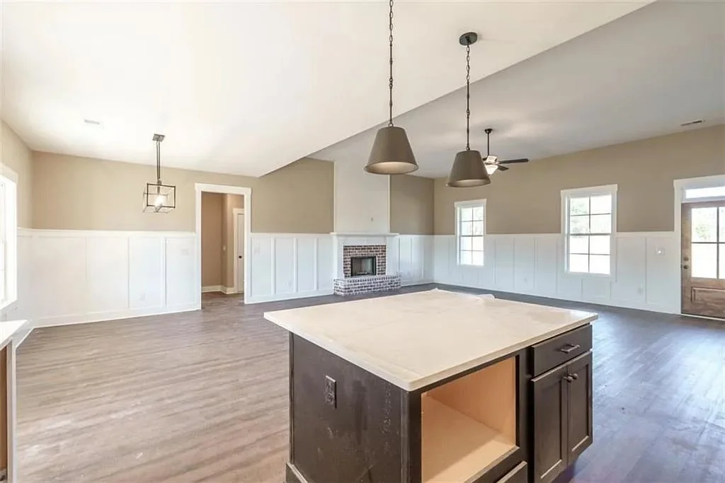 218 Woodfin Way 06.jpg