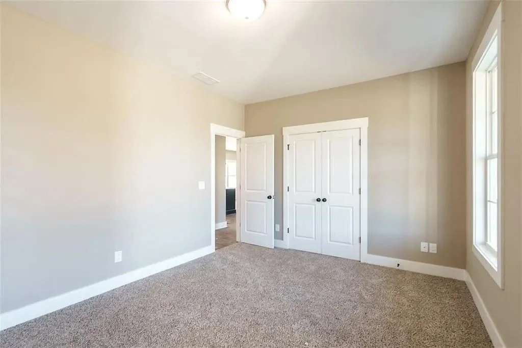 218 Woodfin Way 12.jpg
