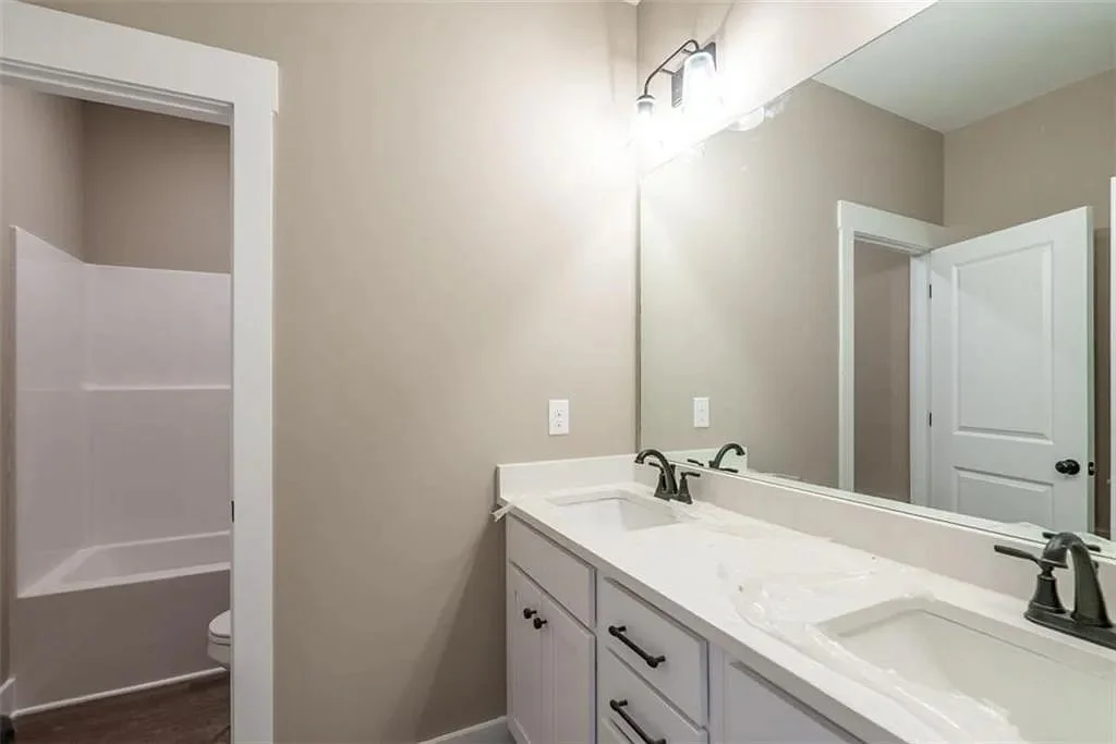 218 Woodfin Way 13.jpg