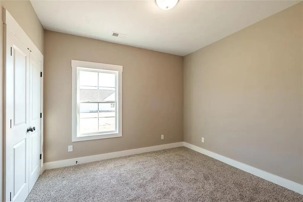 218 Woodfin Way 14.jpg