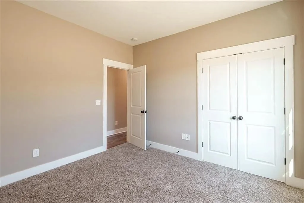218 Woodfin Way 15.jpg