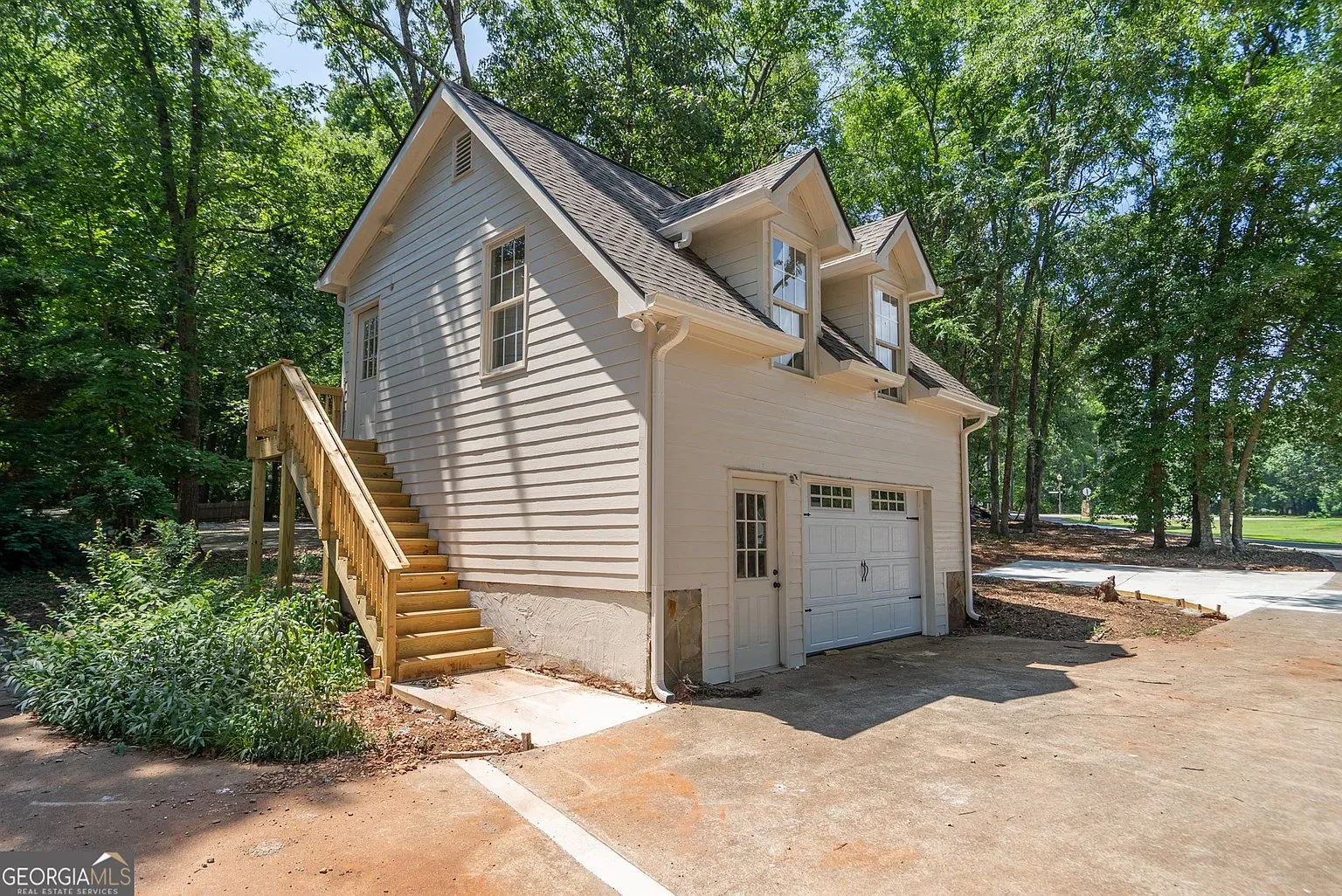 200 Whitney St 04.jpg