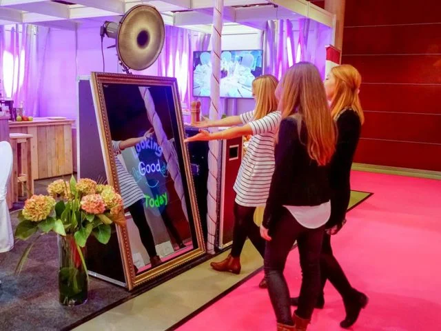Mirror me booth.jpg