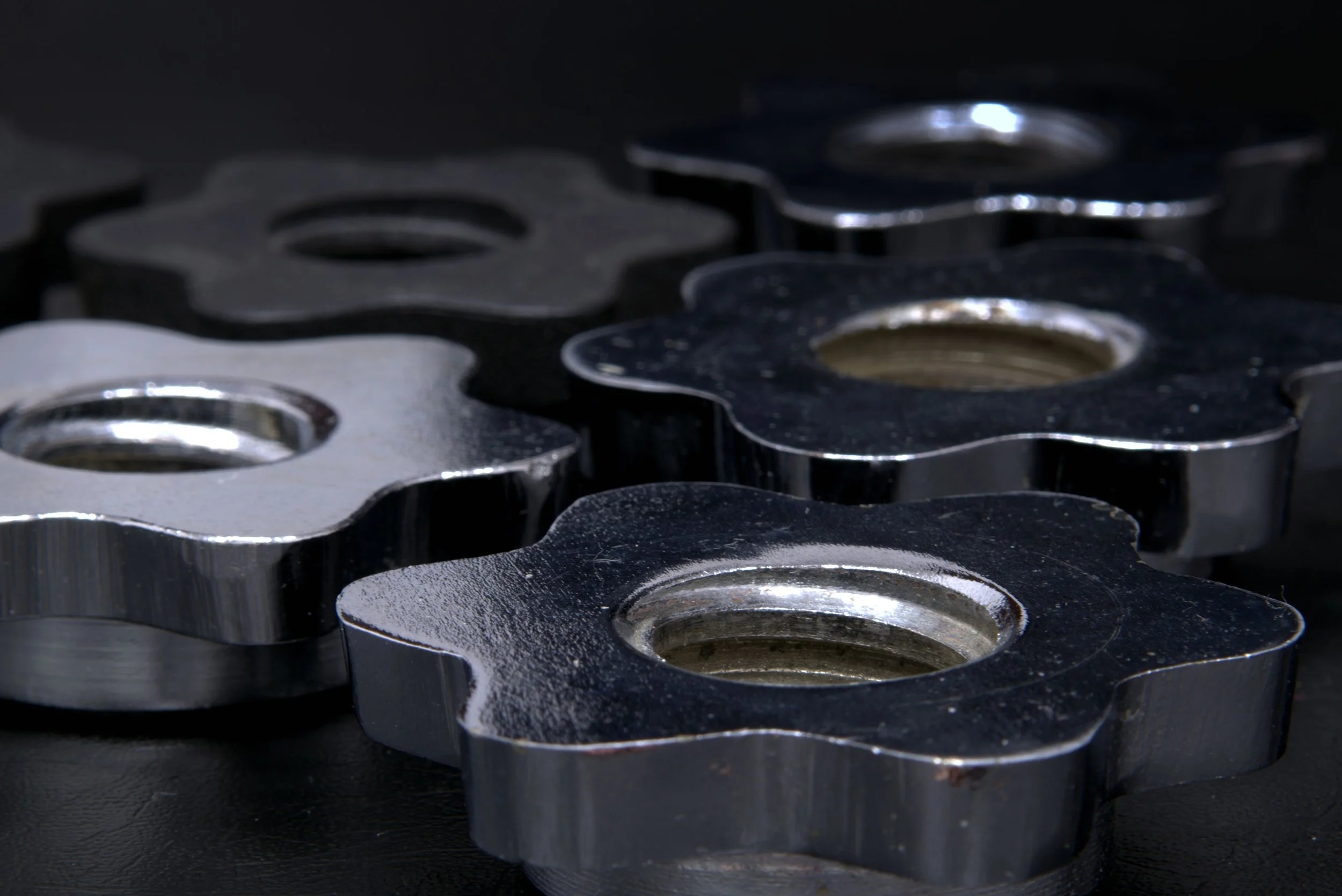 nuts-screw-metal-thread.jpeg