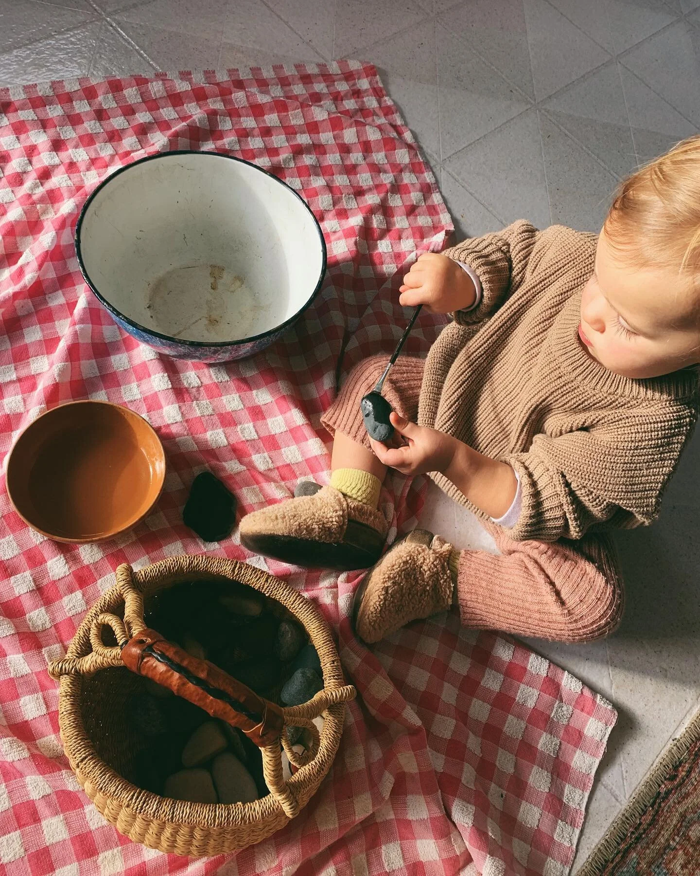 painting + snacking, for a minute.