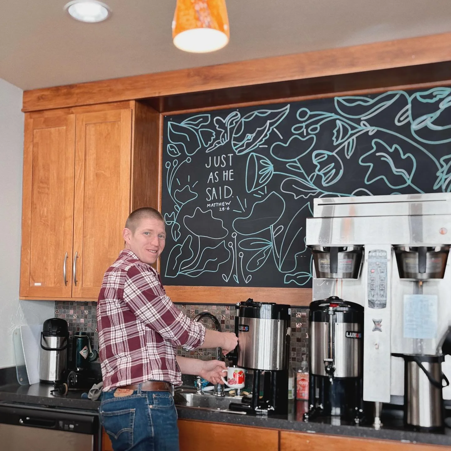 Nothing beats a Vineyard snowstorm! Thanks to all of our volunteers today, and Jon for making the best coffee on a blustery day! Love God. Love others. Period.
#vineyardchurch