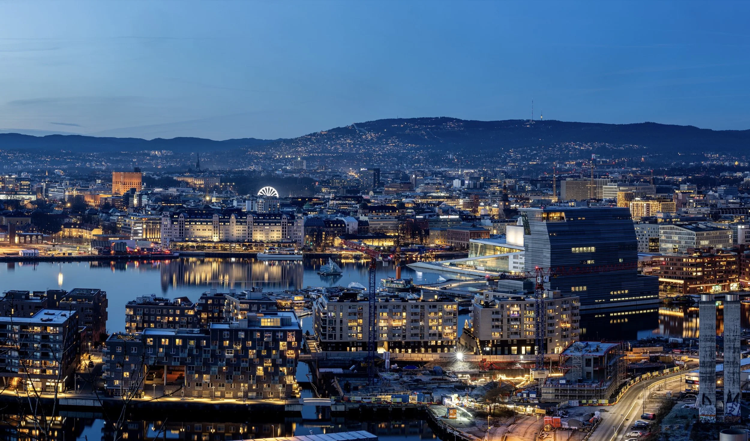 Oslo by night_foto TorleifKvinnesland.jpg